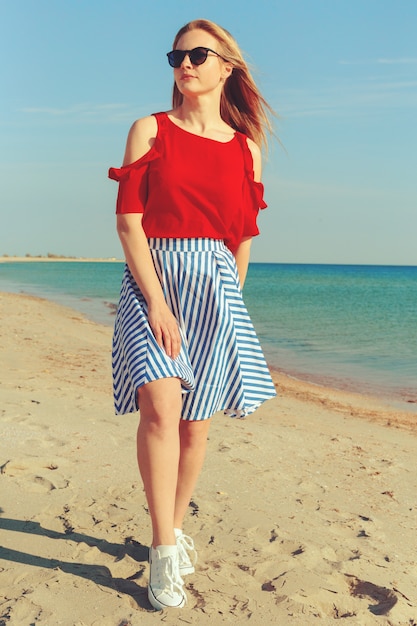 Ragazza sulla spiaggia