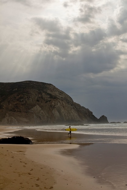 Ragazza surfista