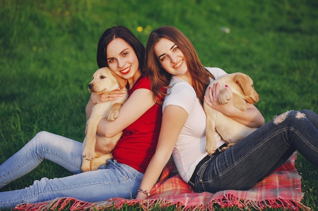 Ragazze con cane