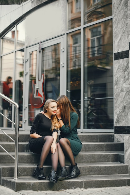 ragazze con il telefono