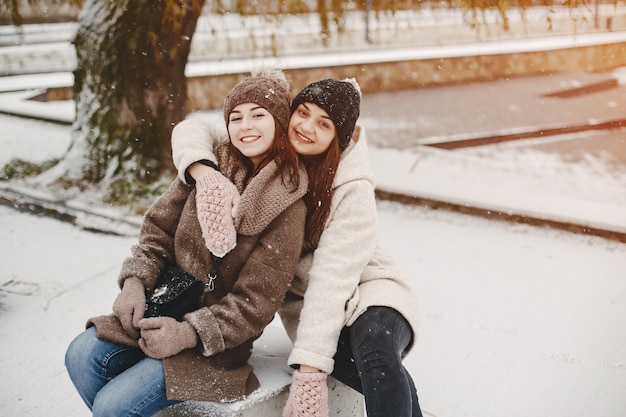 Ragazze e neve