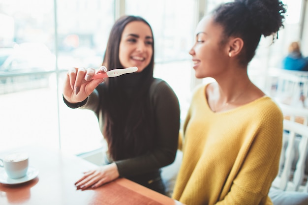 Ragazze nel caffè