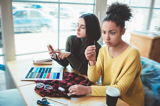 Ragazze nel caffè