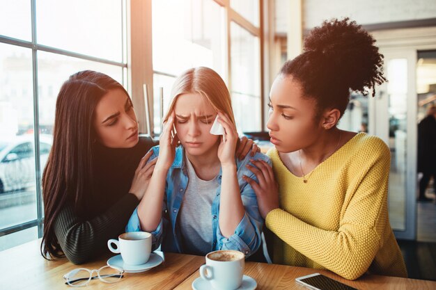 Ragazze nel caffè