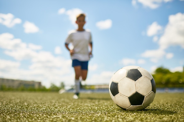 Ragazzo che fa sport