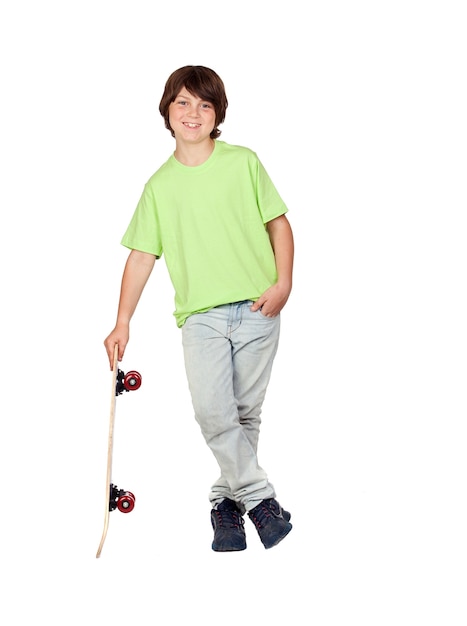 Ragazzo Freckled con skateboard isolato su sfondo bianco