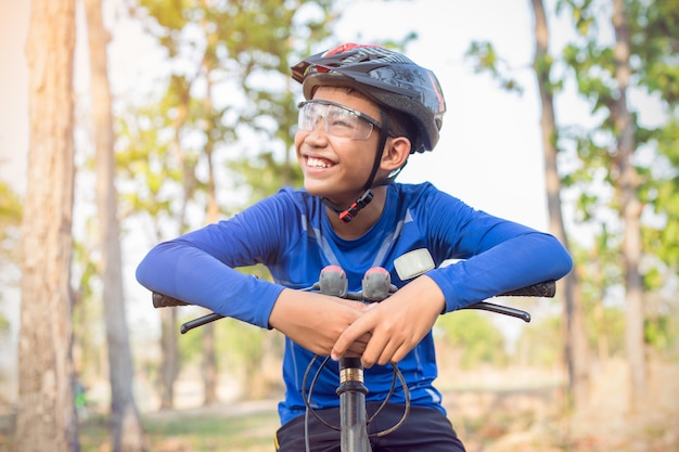 Ragazzo in bicicletta