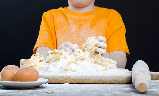 ragazzo in cucina