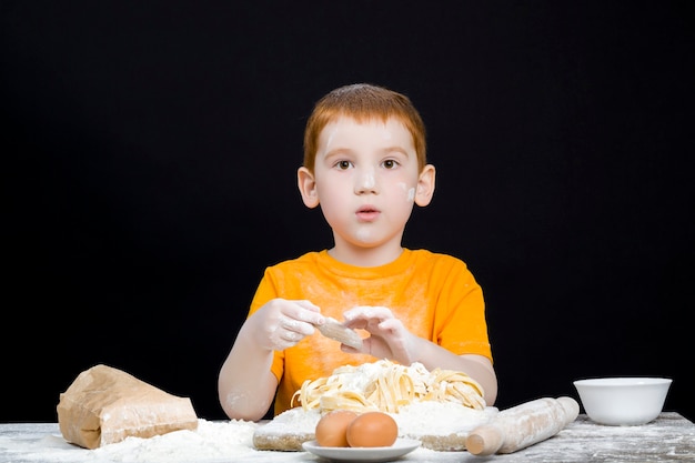 ragazzo in cucina