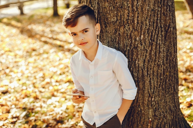 ragazzo in un parco