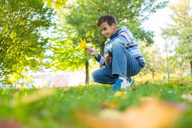 Ragazzo nel parco