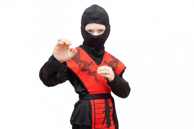 Ragazzo vestito da ninja