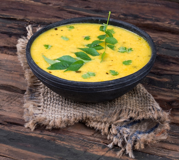 Rajasthani e cucina tradizionale gujarati kadhi