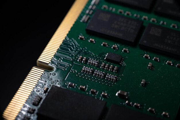 RAM DDR4 Sodimm per PC su sfondo nero
