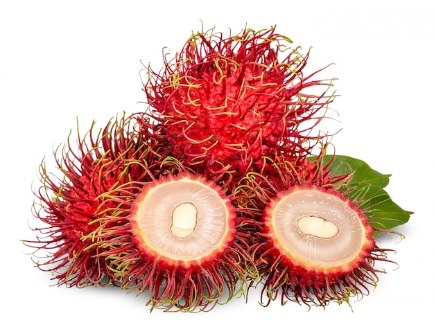 Rambutan isolato su bianco con tracciato di ritaglio