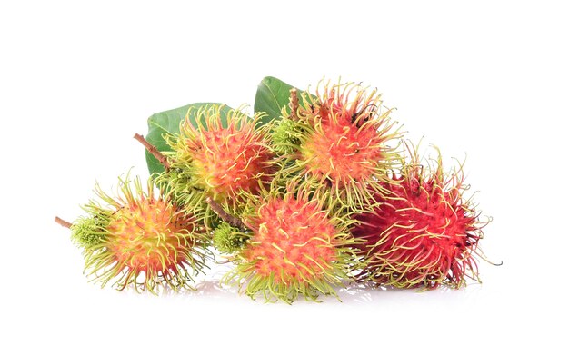 Rambutan su sfondo bianco