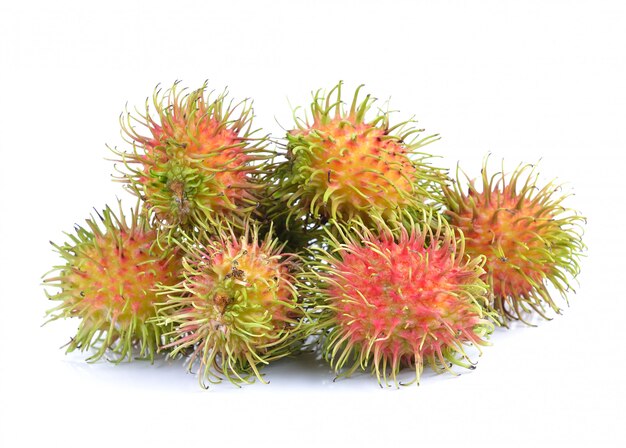 Rambutan sul muro bianco