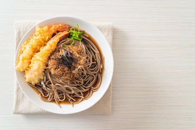 Ramen giapponesi con tempura di gamberi - Cucina asiatica