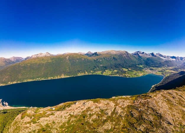 Rampestreken ad Andalsnes Norvegia Un famoso percorso turistico e punto panoramico