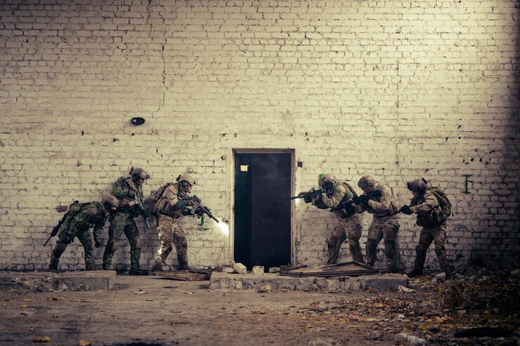 Rangers durante l'operazione militare con mirini laser e lanterne