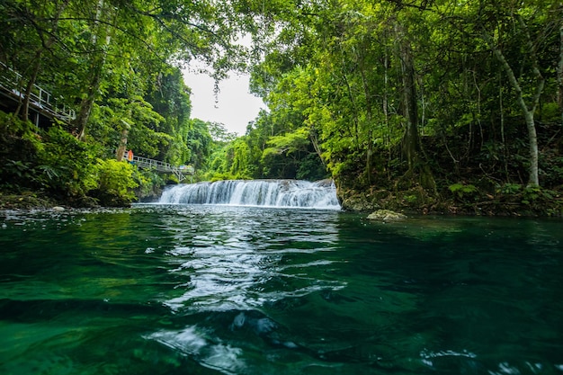Rarru Rentapao Cascades Waterfall e il villaggio del fiume Teouma Efate Island Vanuatu