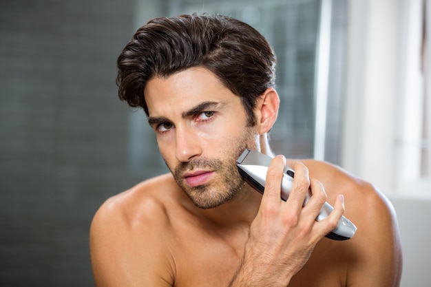 Rasatura uomo con trimmer