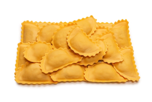 Ravioli crudi come sfondo Cibo italiano sano