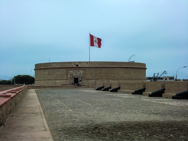 Real Felipe Fortress è un edificio militare costruito nel XVIII secolo nella baia di Callao Peru