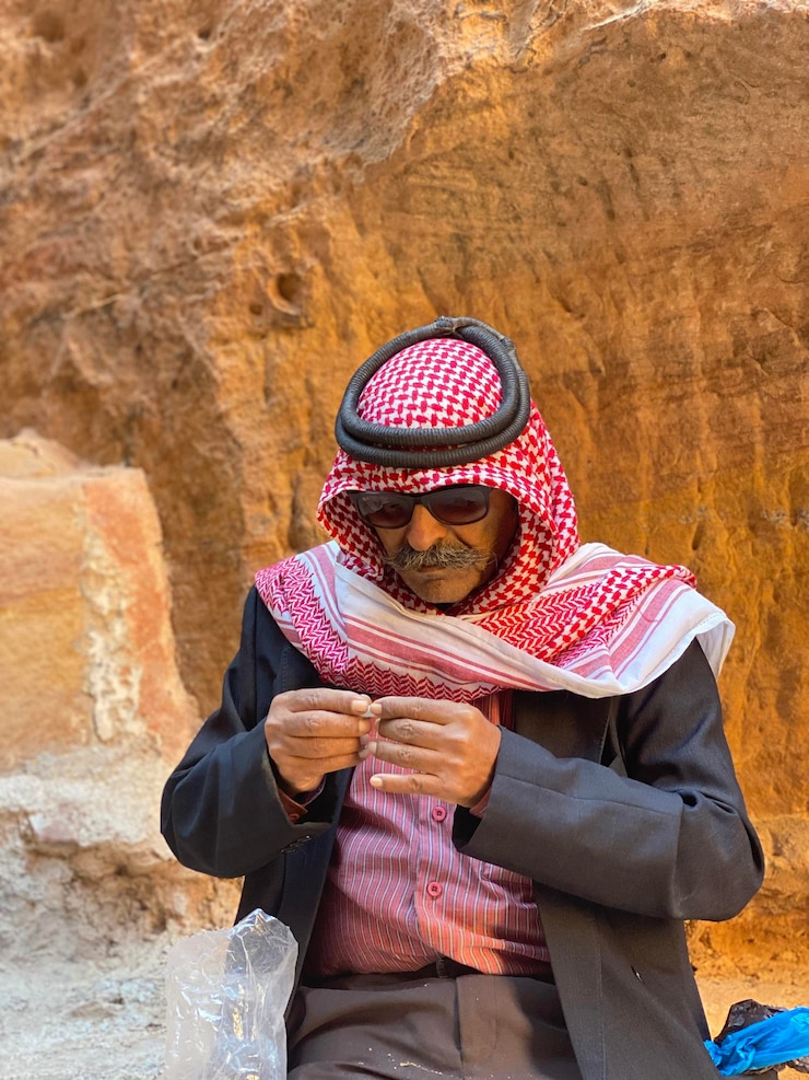 Photo rear view of man wearing hat