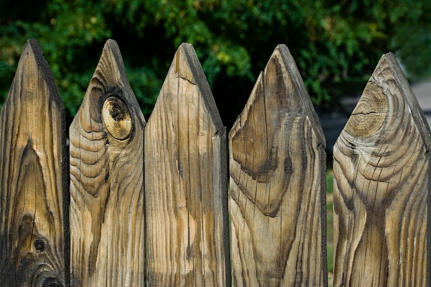 Recinzione in legno, il grande piano.