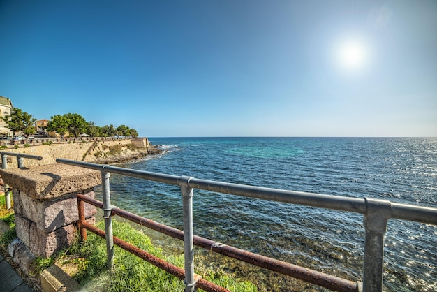 Recinzione metallica nel lungomare di Alghero