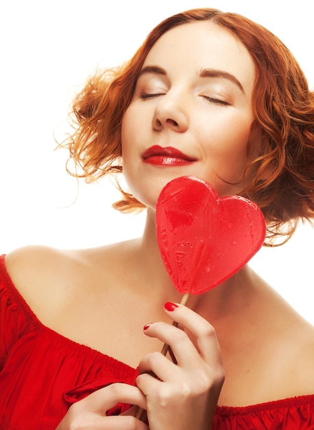 Redhair donna con caramello grande cuore