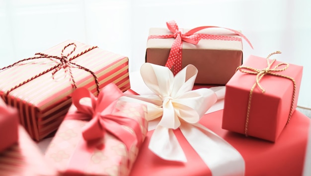 Regali di festa e regali di lusso incartati Scatole regalo di corallo come regalo a sorpresa per il compleanno Natale Capodanno San Valentino Santo Stefano Matrimonio e vacanze Shopping o consegna di beauty box