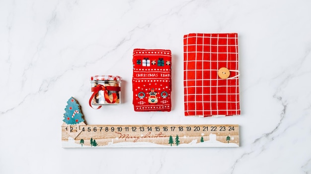 Regali di Natale sostenibili Idee regalo di Natale per le vacanze ecologiche Shopper rosso e marrone a zero rifiuti