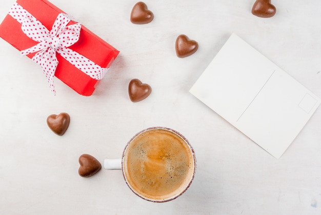 Regalo, caffè e dolci per San Valentino