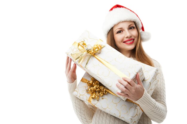 Regalo di natale della stretta della donna su fondo bianco