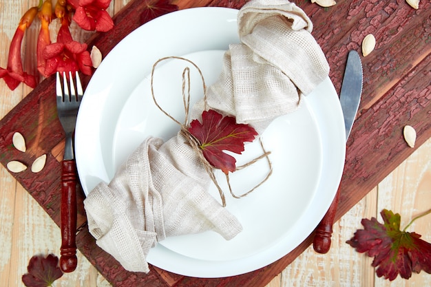 Regolazione della tabella di autunno per la celebrazione del giorno del ringraziamento