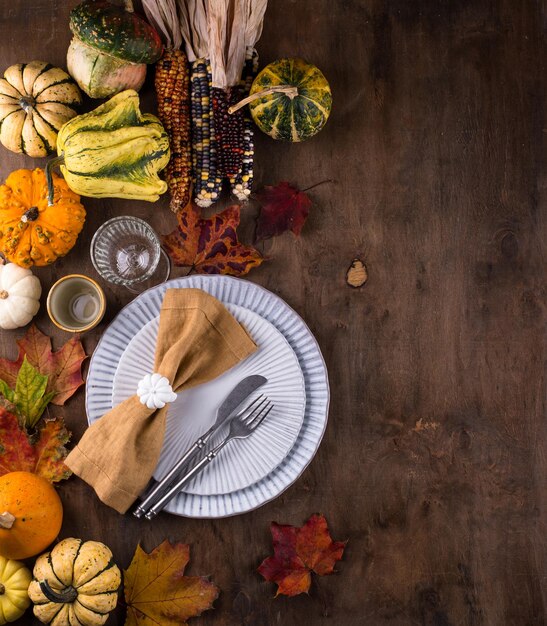 Regolazione della tavola del Ringraziamento di autunno autunno