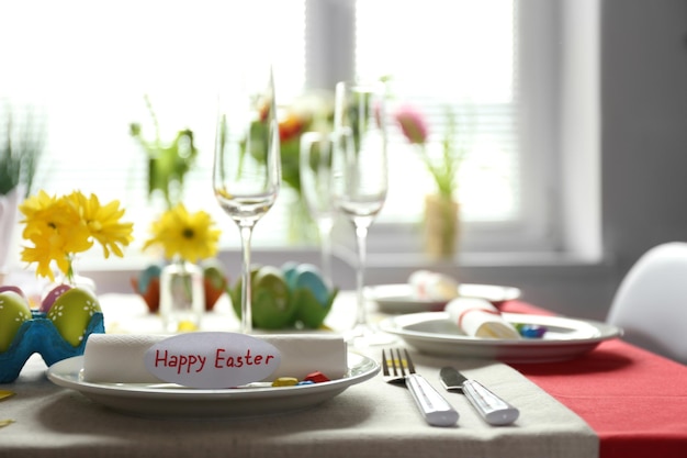 Regolazione della tavola di Pasqua bella vacanza
