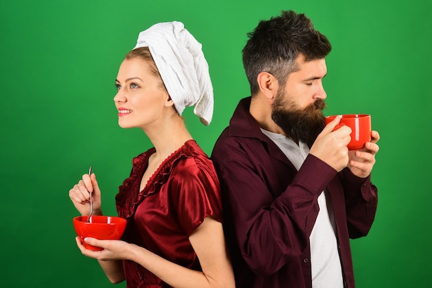 Relazione di coppia amore affetto romantico concetto di stile di vita coppia amorosa che fa colazione a casa