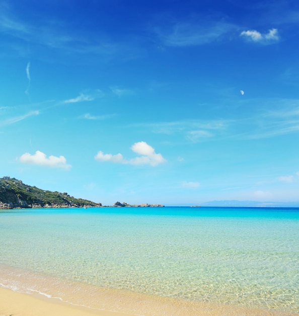 Rena Bianca riva in una giornata limpida Sardegna