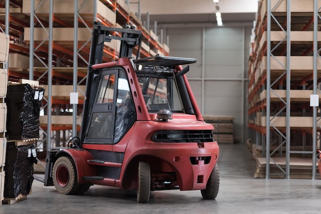 Reparto di produzione in una fabbrica di mobili