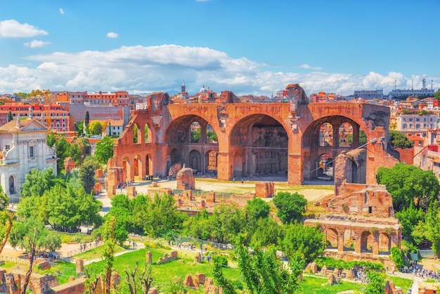 Reperti archeologici e storici a Roma uniti dal nome Foro Romano e Palatino Basilica di Massenzio Basilica di Massenzio