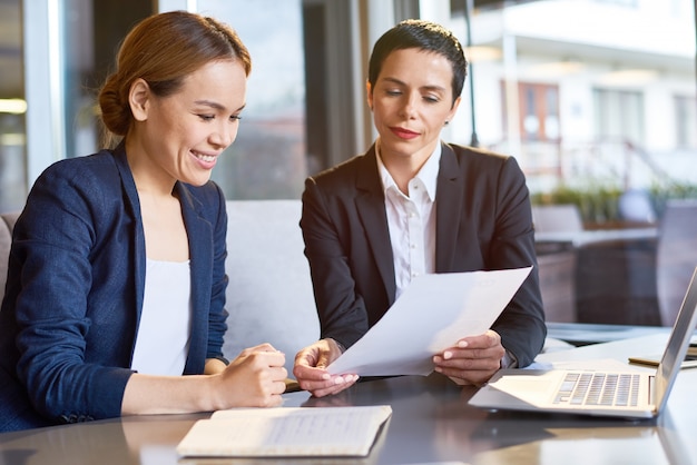 Responsabili finanziari alla riunione di lavoro