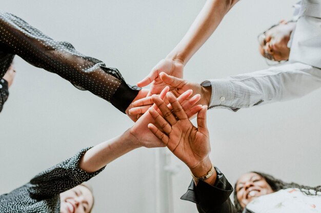 Responsabilizzare le donne mettendo le mani in mano