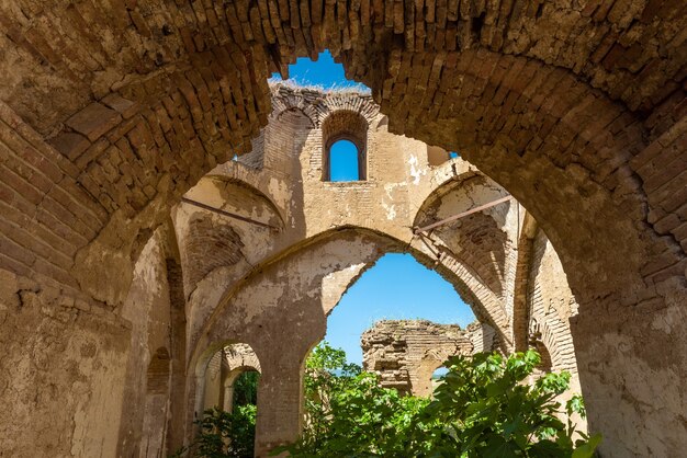 Resti dell'antica chiesa albanese Kilwar nel villaggio di Gilavar, costruita nel XVII secolo