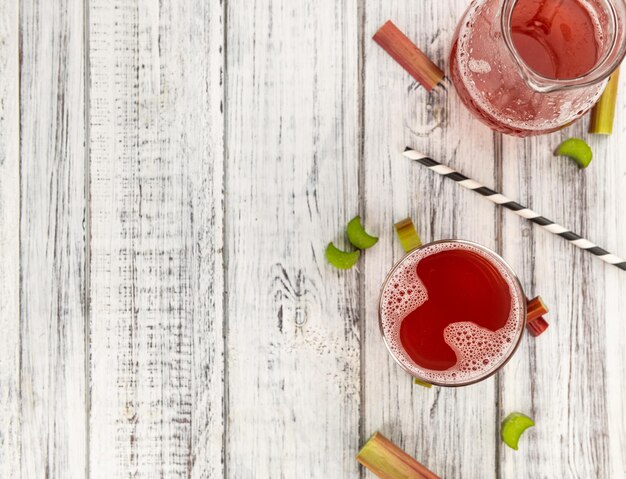 Rhubarb Spritzer primo piano fuoco selettivo