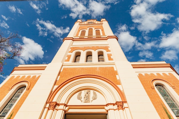 Ribeirao Preto Sao Paulo Brasile Circa giugno 2022 Cattedrale metropolitana di Ribeirao Preto Sao Sebastiao situata nel centro di Ribeirao Preto, stato di San Paolo Primo piano dettagli foto