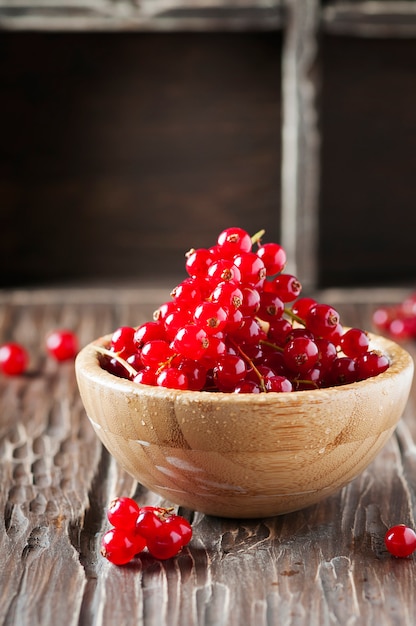 Ribes sul tavolo di legno