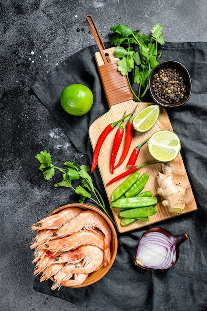 Ricetta e ingredienti Tom Kha Gai. Minestra di pollo tailandese del galanga in latte di cocco. .